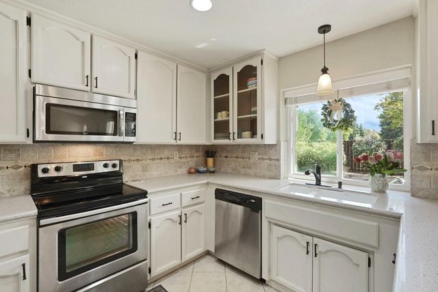 430 Flower Dr, Folsom, CA 95630