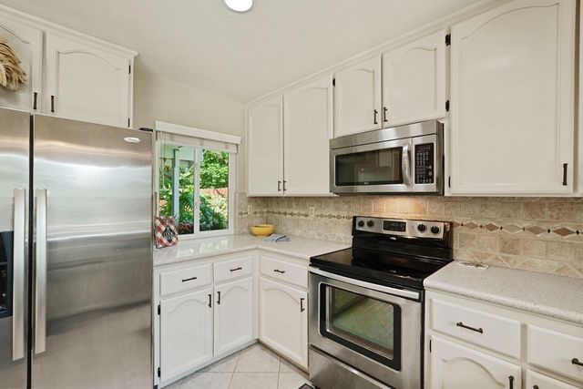 430 Flower Dr, Folsom, CA 95630