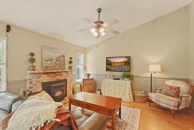 430 Flower Dr, Folsom, CA 95630
