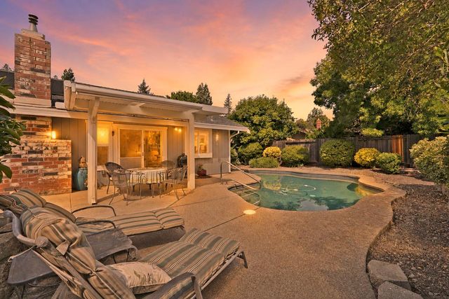 430 Flower Dr, Folsom, CA 95630