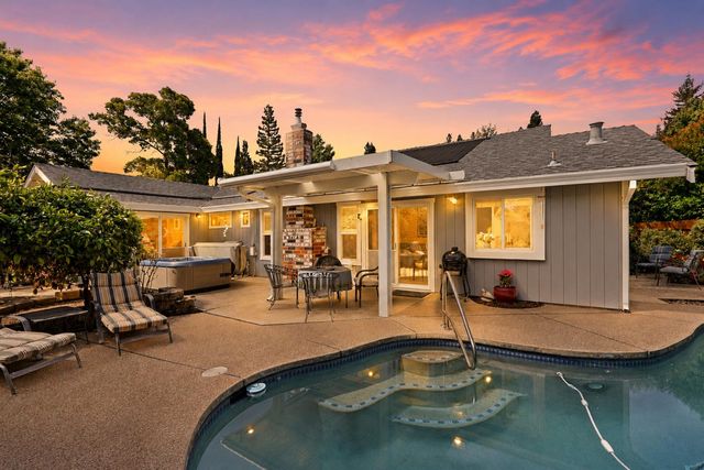430 Flower Dr, Folsom, CA 95630
