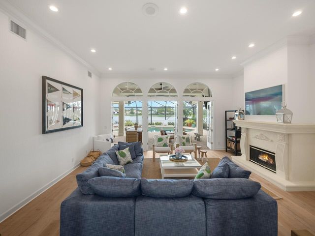 129 Brookhaven Court, Palm Beach Gardens, FL 33418