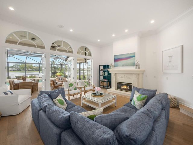 129 Brookhaven Court, Palm Beach Gardens, FL 33418