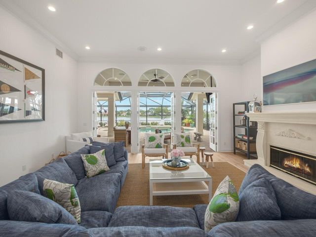 129 Brookhaven Court, Palm Beach Gardens, FL 33418