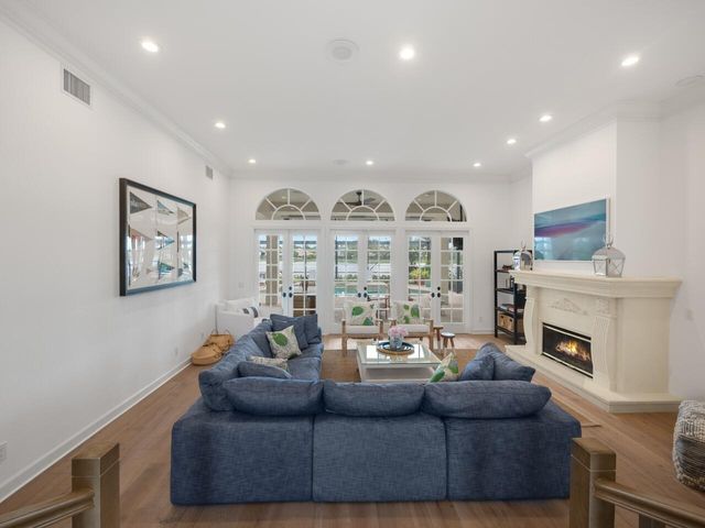 129 Brookhaven Court, Palm Beach Gardens, FL 33418