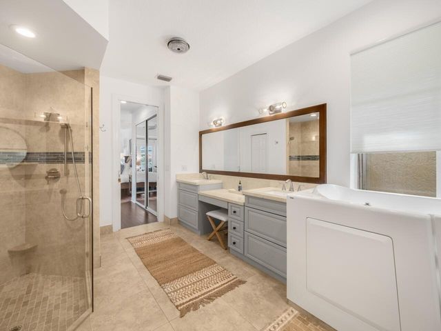 129 Brookhaven Court, Palm Beach Gardens, FL 33418