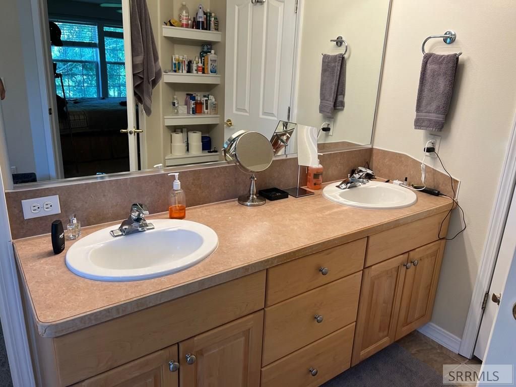 Image 12 of property listing at 674 Katie Court, Ammon, ID 83406