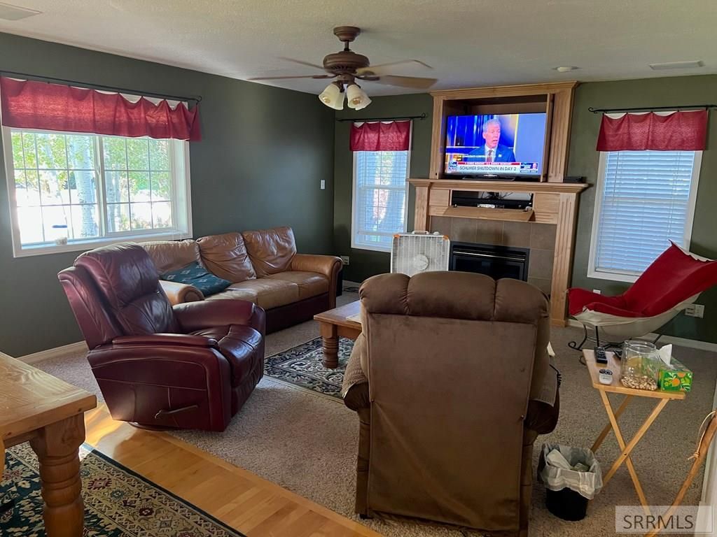 Image 2 of property listing at 674 Katie Court, Ammon, ID 83406