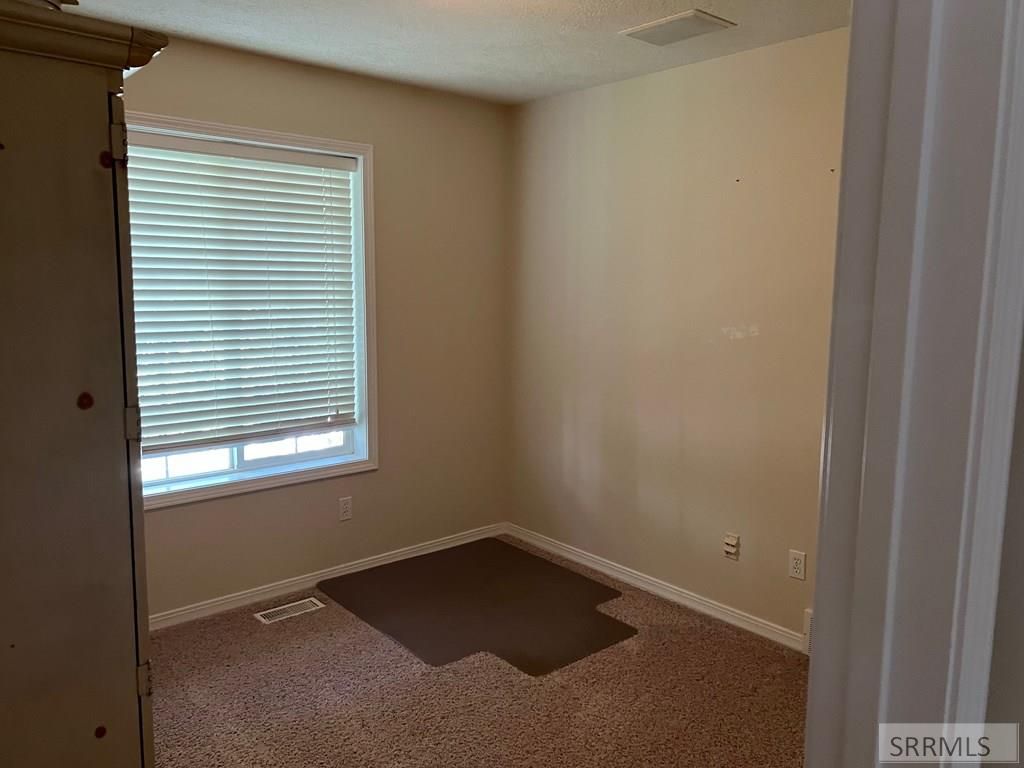 Image 9 of property listing at 674 Katie Court, Ammon, ID 83406