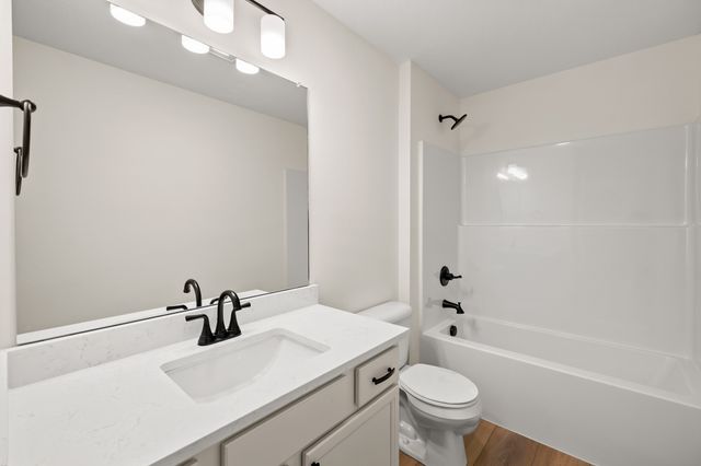 2910 NW Reinhart Drive, Ankeny, IA 50023