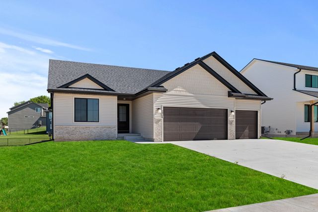 2910 NW Reinhart Drive, Ankeny, IA 50023