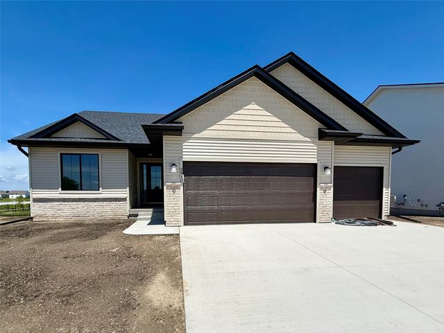 2910 NW Reinhart Drive, Ankeny, IA 50023