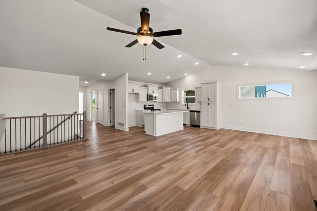 2910 NW Reinhart Drive, Ankeny, IA 50023