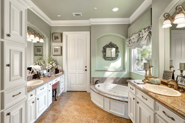 725 Blalock Road, Hedwig Village, TX 77024