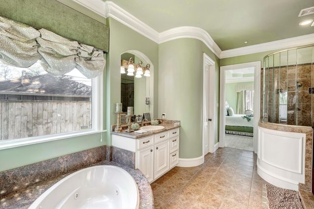 725 Blalock Road, Hedwig Village, TX 77024