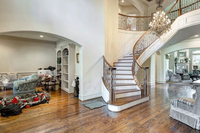 725 Blalock Road, Hedwig Village, TX 77024