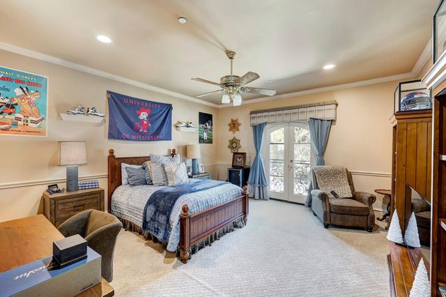 725 Blalock Road, Hedwig Village, TX 77024