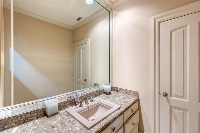 725 Blalock Road, Hedwig Village, TX 77024