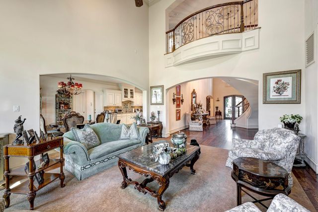 725 Blalock Road, Hedwig Village, TX 77024