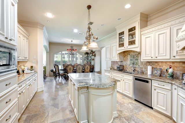 725 Blalock Road, Hedwig Village, TX 77024