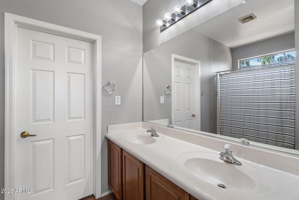 Image 19 of property listing at 1608 W KURALT Drive, Anthem, AZ 85086