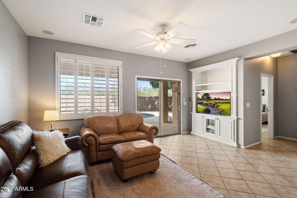 Image 3 of property listing at 1608 W KURALT Drive, Anthem, AZ 85086