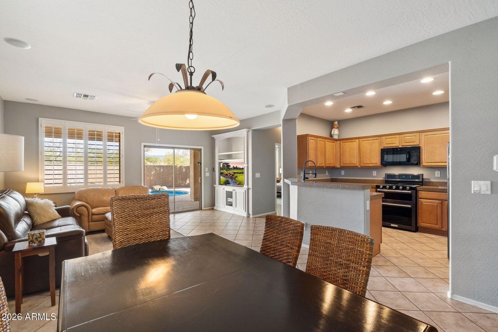 Image 4 of property listing at 1608 W KURALT Drive, Anthem, AZ 85086