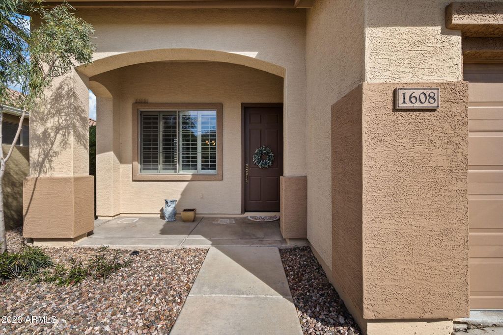 Image 6 of property listing at 1608 W KURALT Drive, Anthem, AZ 85086