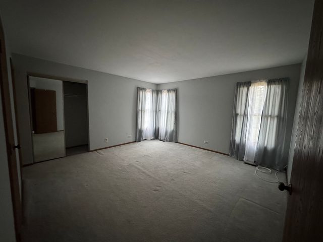 1871 Fox Run Drive A, Elk Grove Village, IL 60007