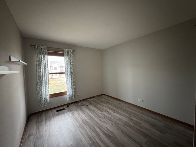 1871 Fox Run Drive A, Elk Grove Village, IL 60007