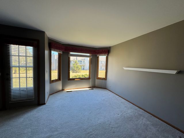 1871 Fox Run Drive A, Elk Grove Village, IL 60007