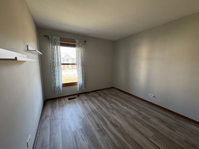 1871 Fox Run Drive A, Elk Grove Village, IL 60007