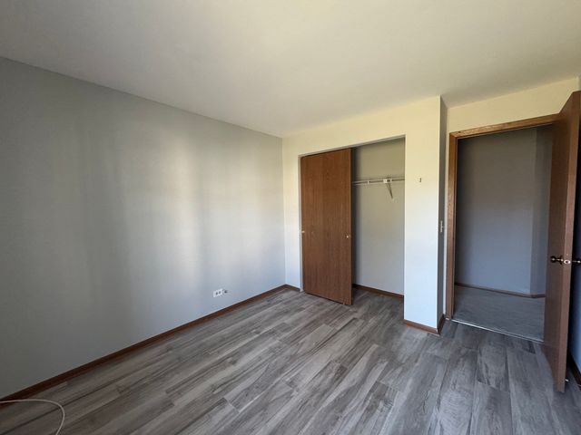 1871 Fox Run Drive A, Elk Grove Village, IL 60007