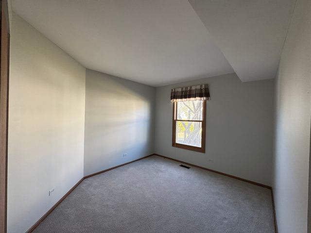 1871 Fox Run Drive A, Elk Grove Village, IL 60007