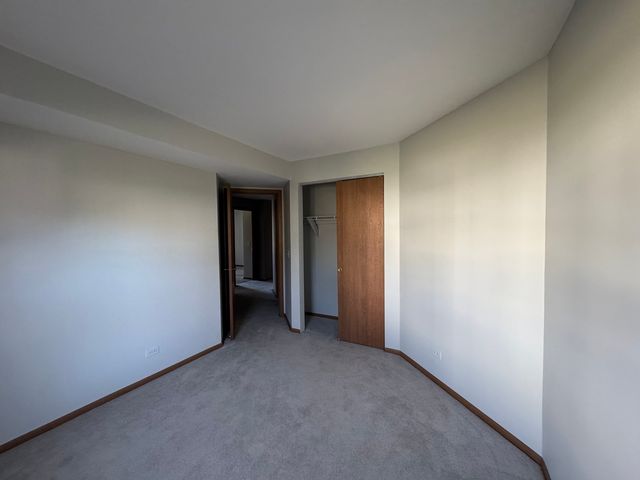 1871 Fox Run Drive A, Elk Grove Village, IL 60007