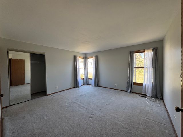 1871 Fox Run Drive A, Elk Grove Village, IL 60007