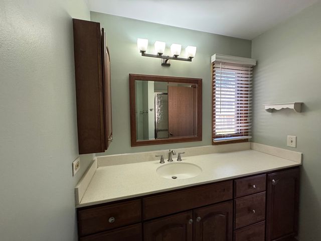 1871 Fox Run Drive A, Elk Grove Village, IL 60007