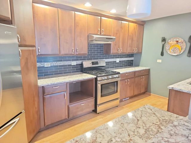 1871 Fox Run Drive A, Elk Grove Village, IL 60007