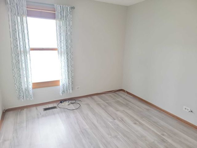 1871 Fox Run Drive A, Elk Grove Village, IL 60007