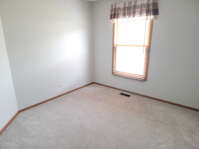 1871 Fox Run Drive A, Elk Grove Village, IL 60007