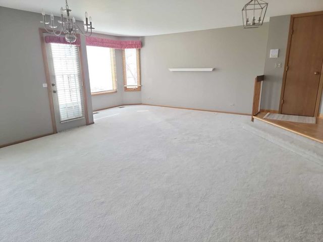 1871 Fox Run Drive A, Elk Grove Village, IL 60007