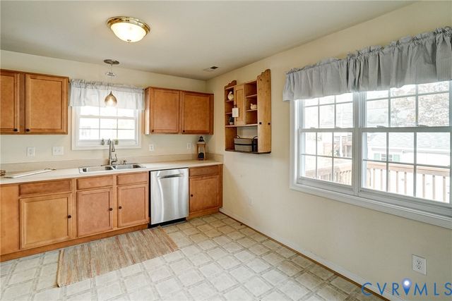 112 St Charles Pl, Aylett, VA 23009