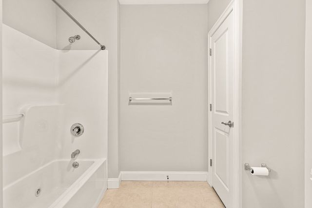 4 Harvest Dr 213, North Andover, MA 01845