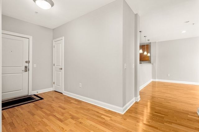 4 Harvest Dr 213, North Andover, MA 01845