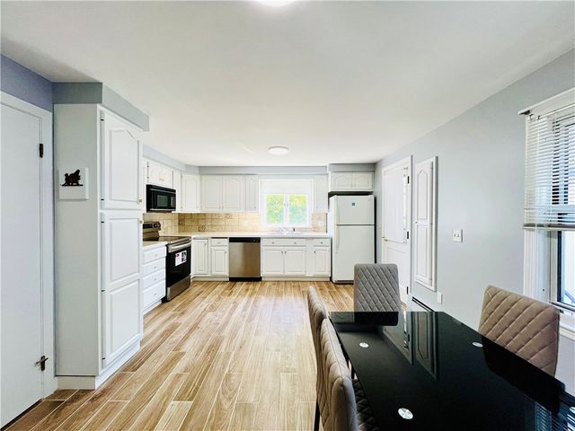 15 Washington Road, Barrington, RI 02806