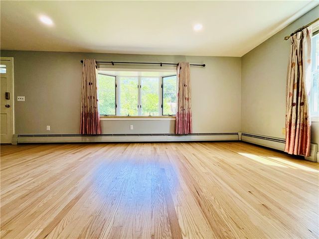 15 Washington Road, Barrington, RI 02806