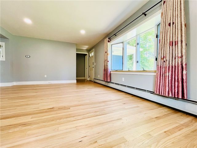 15 Washington Road, Barrington, RI 02806