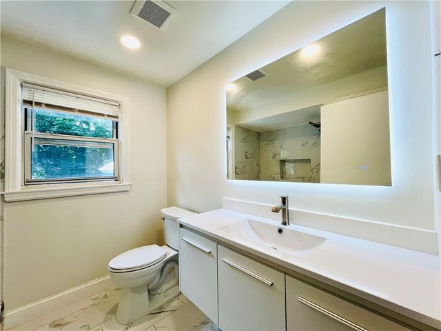 15 Washington Road, Barrington, RI 02806