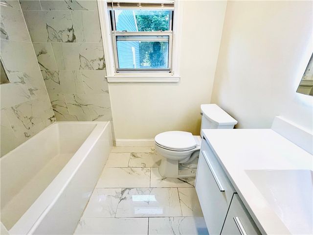 15 Washington Road, Barrington, RI 02806