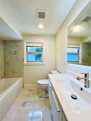 15 Washington Road, Barrington, RI 02806